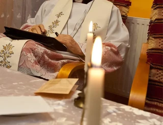 Jak przygotować stół na kolędę, aby zachwycić gości i kapłana