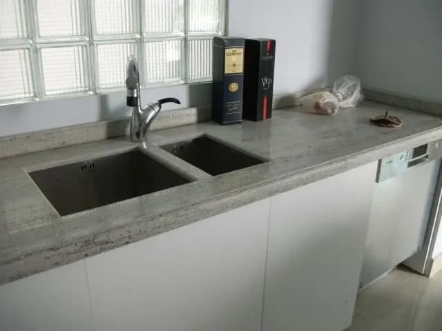 Jakie szafki pod blat granitowy wytrzymają jego ciężar i styl?