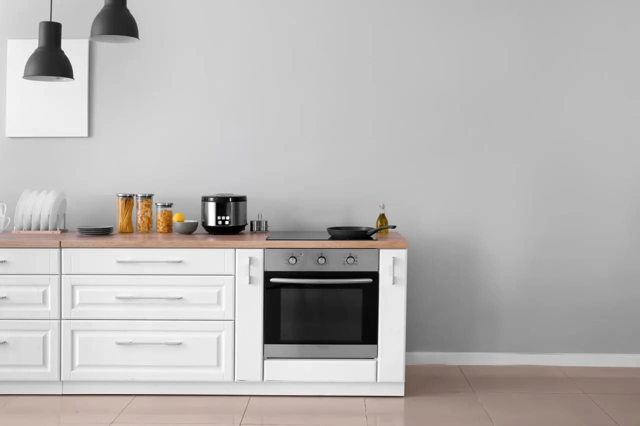 Jak odnowić szafki kuchenne z płyty i uniknąć kosztownych błędów Jak odnowić szafki kuchenne z płyty i uniknąć kosztownych błędów